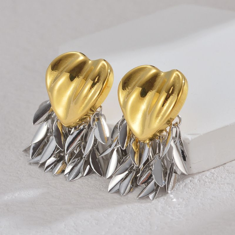 Серьги-пусеты Сердца с серебристым каскадом игл CJJ35115