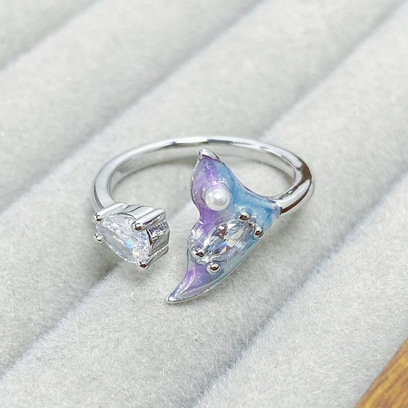 Разомкнутое кольцо с хвостом кита и кристаллами 1J12389CJJ Разомкнутое кольцо с хвостом кита и кристаллами 1J12389CJJ