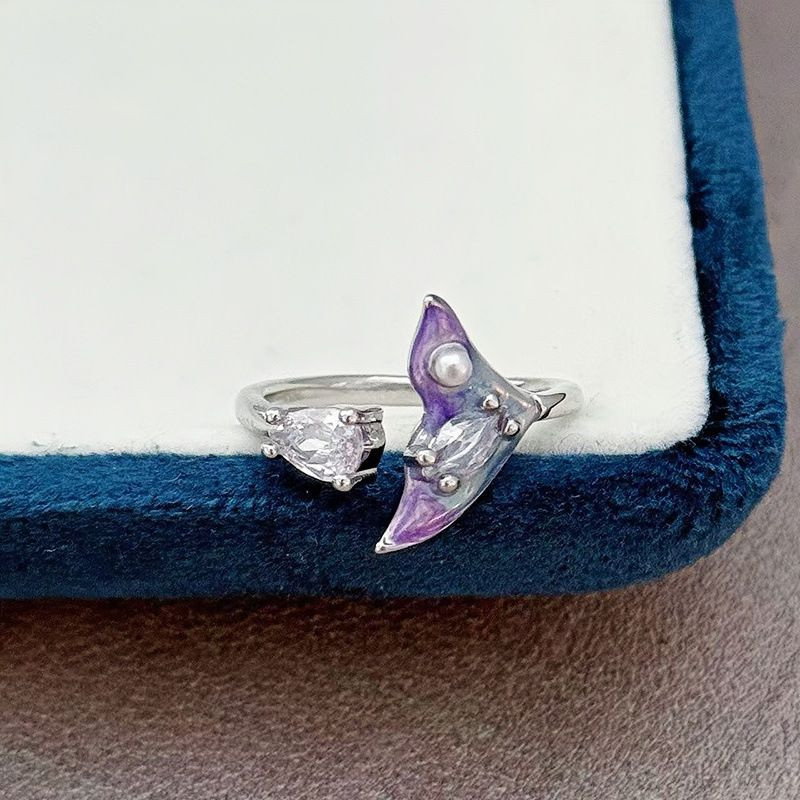 Разомкнутое кольцо с хвостом кита и кристаллами 1J12389CJJ Разомкнутое кольцо с хвостом кита и кристаллами 1J12389CJJ