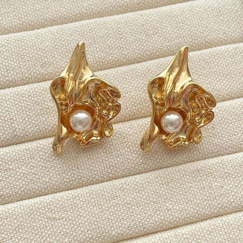 Дизайнерские серьги-пусеты Золотистые каллы с жемчугом CJG62468