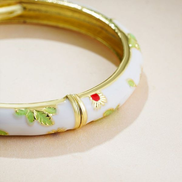 Жесткий браслет CJK84382