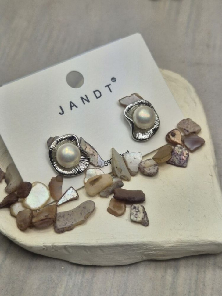 Серьги-гвоздики раковины с жемчужиной J10702CJJ