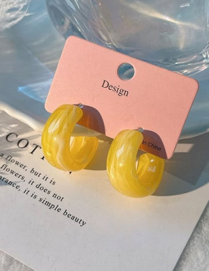 Яркие желтые серьги-конго из матового акрила Z06640