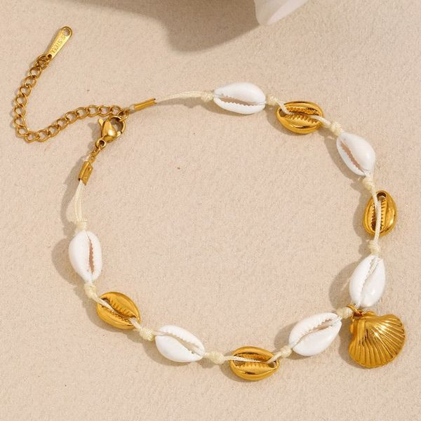 Браслет на нити с ракушками и золотистой подвеской-раковиной CJL49947