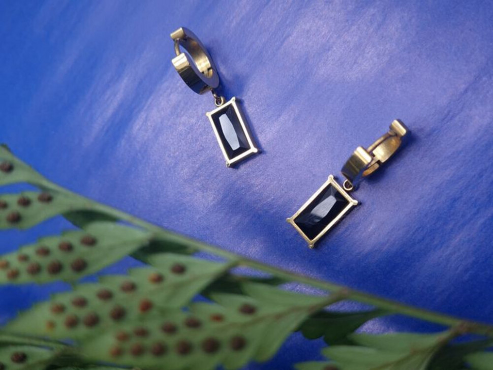 Стальные серьги с напылением золотом с черным прямоугольным кулоном J10003CJJ Стальные серьги с напылением золотом с черным прямоугольным кулоном J10003CJJ