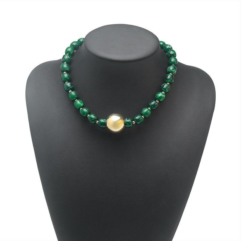 Бежевое колье из крупных бусин в стиле оверсайз для лета CJX79579