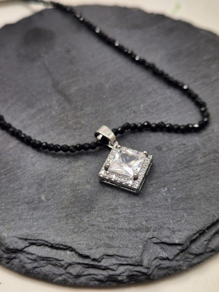 Длинная черная цепочка с крупным овальным камнем-агатом J10729CJJ Длинная черная цепочка с крупным овальным камнем-агатом J10729CJJ