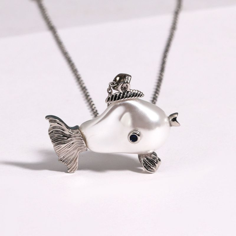 Символичное колье «Влюбленные дельфины» с жемчужными вставками CJR61007