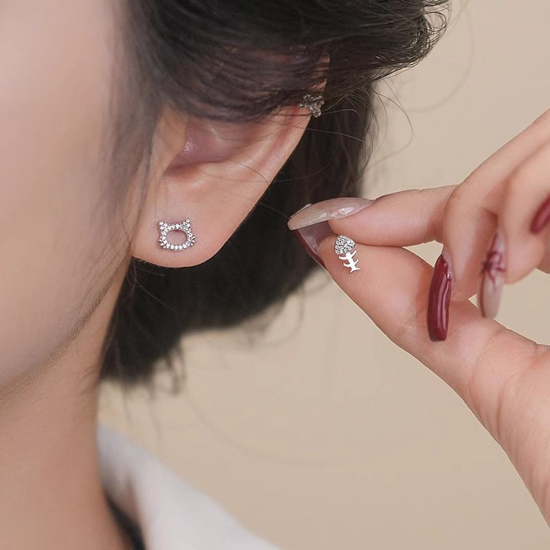 Серьги-гвоздики кот и кость со стразами J10703CJJ