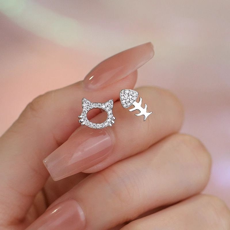 Серьги-гвоздики кот и кость со стразами J10703CJJ