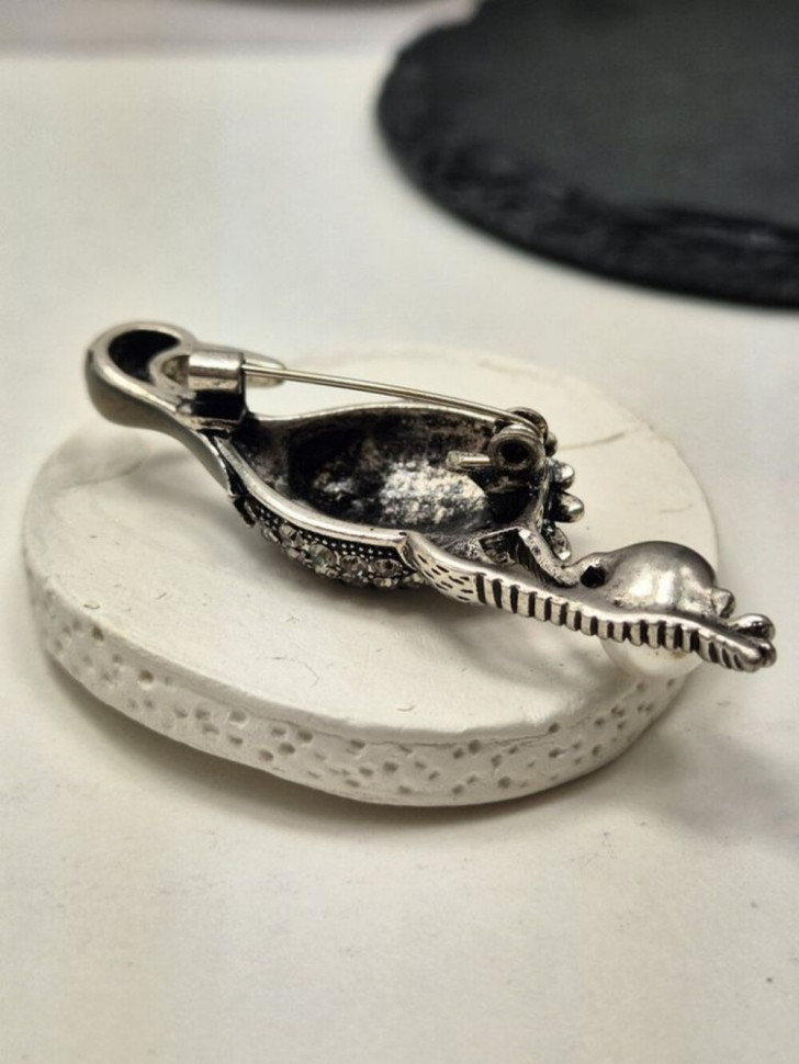 Брошь J11280CJJ