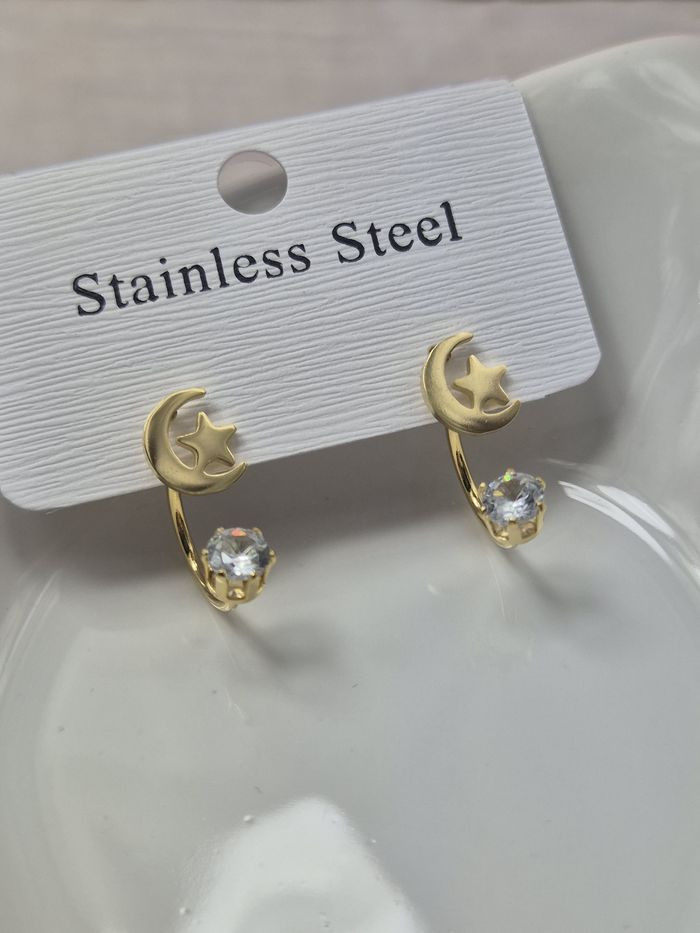 Серьги стальные луна и звезда с напылением золотом J11516CJJ Серьги стальные луна и звезда с напылением золотом J11516CJJ