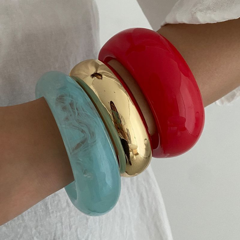 Браслет жесткий литой формы «баранка» CJP36147