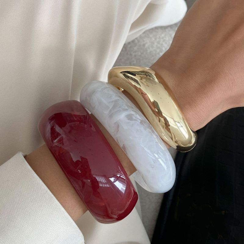 Браслет жесткий литой формы «баранка» CJP36147