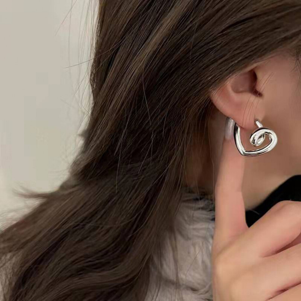 Оригинальные серьги-пусеты контурные сердца CJH55687