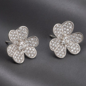 Серьги-гвоздики цветы со стразами 1J12081CJJ Серьги-гвоздики цветы со стразами 1J12081CJJ