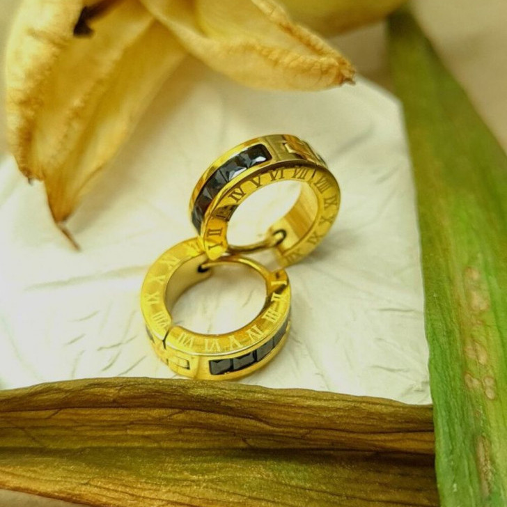 Широкие серьги-кольца с черной эмалью и римскими цифрами J10249CJJ