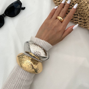 Браслет жесткий объемный с фактурой «битый металл» CJL85666 Браслет жесткий объемный с фактурой «битый металл» CJL85666