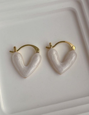 Серьги-кольца с белыми сердцами Z31777 Серьги-кольца с белыми сердцами Z31777