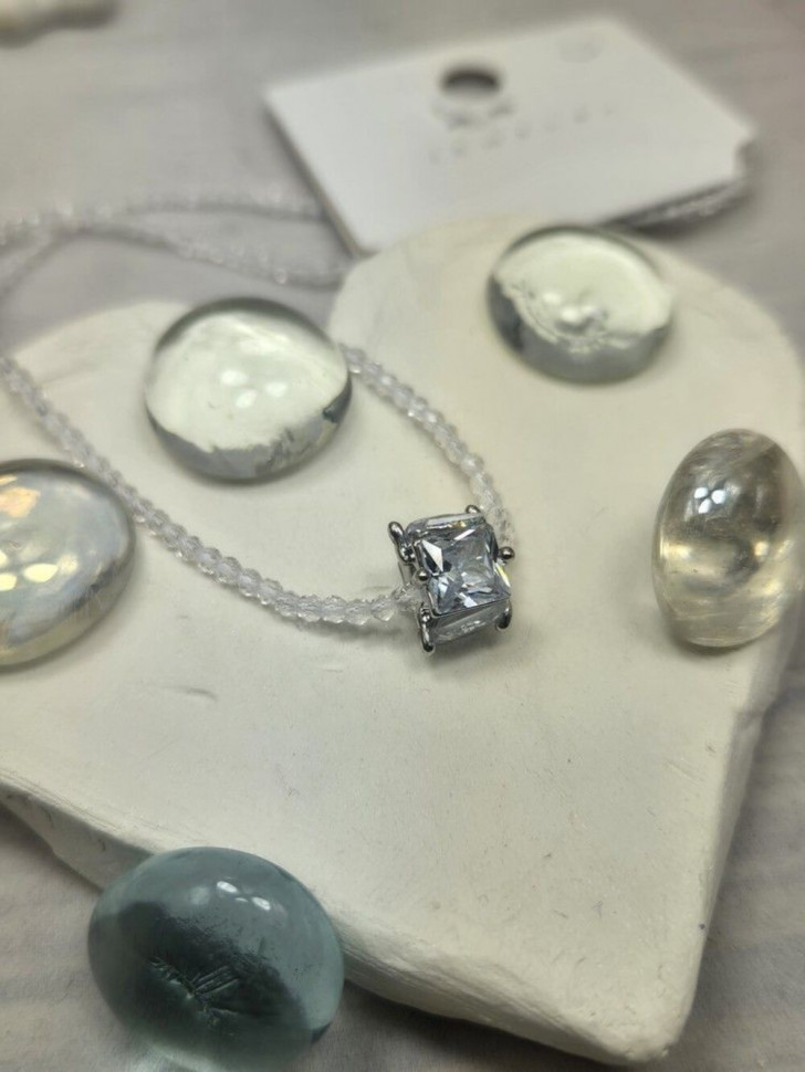 Бусы из бисера с подвеской в виде крупного сияющего куба J10730CJJ