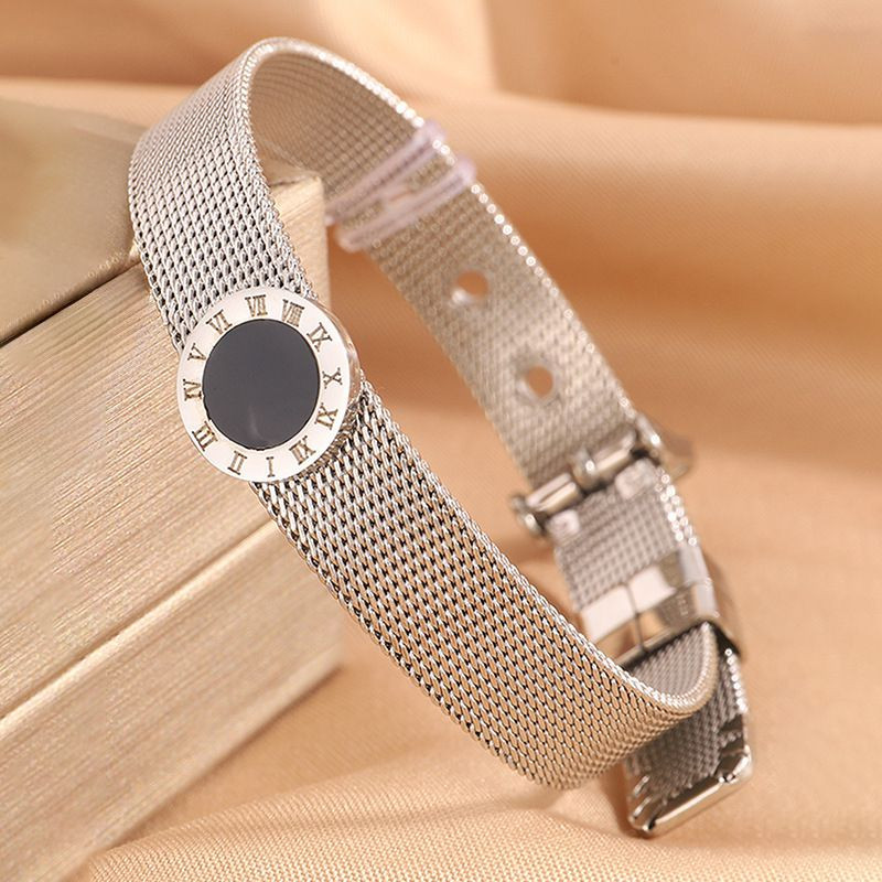 Браслет-ремень сетчатый с декоративным медальоном CJR61776