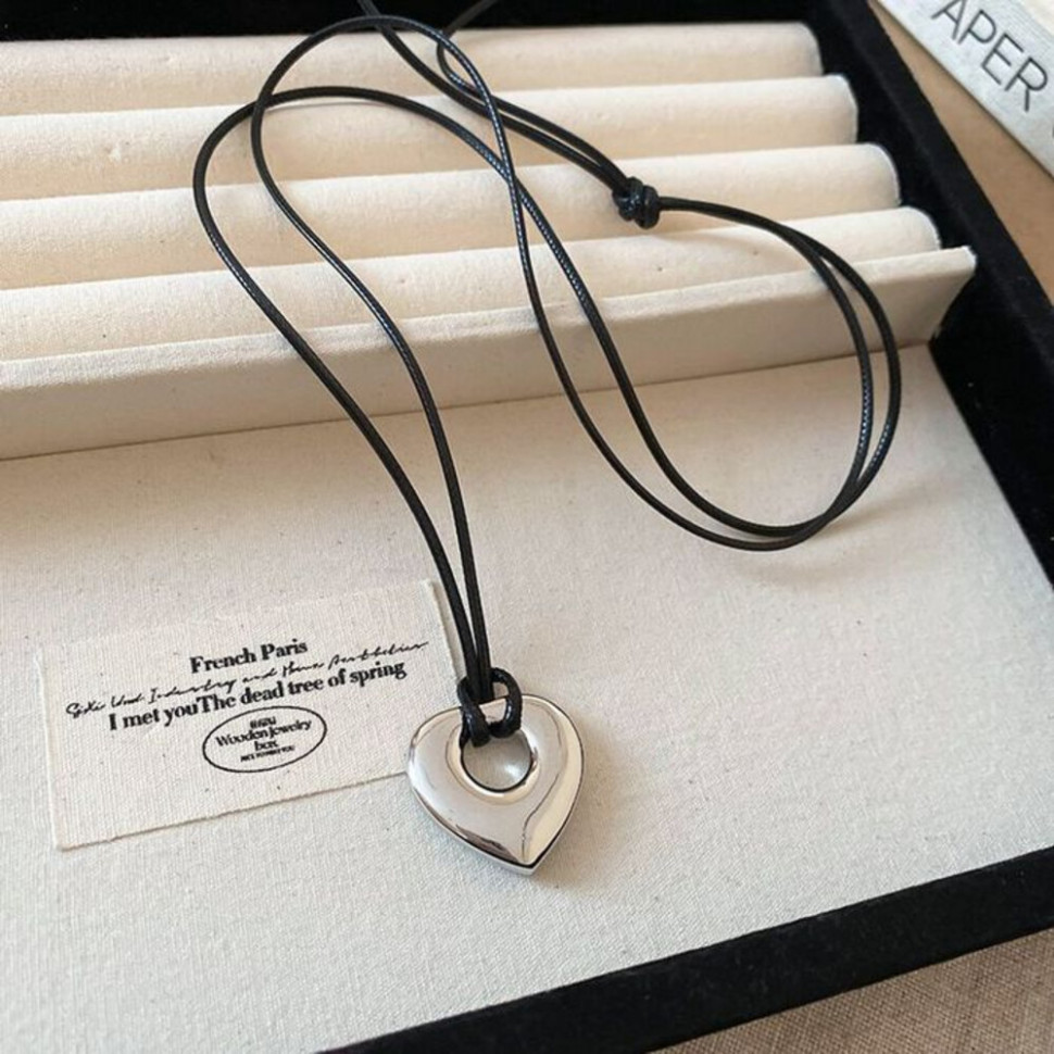 Золотистая подвеска абстрактной формы на шнурке CJH12095