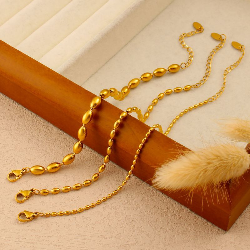 Браслет цепочка с фактурным плетением и золотистыми бусинами CJN43498