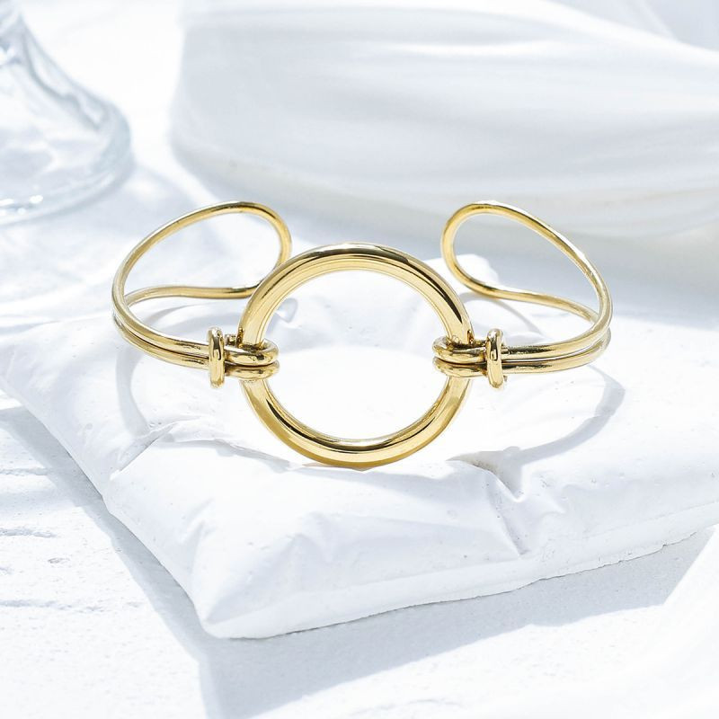 Браслет жесткий с центральным кольцом и узлами CJP93481