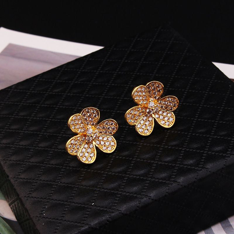 Серьги медь напыление золотом с фианитами 1J12082CJJ Серьги медь напыление золотом с фианитами 1J12082CJJ