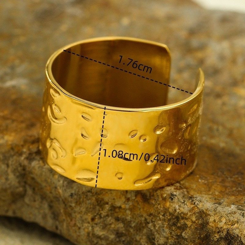 Широкое кольцо с эффектом «жатого» золота 1J12167CJJ