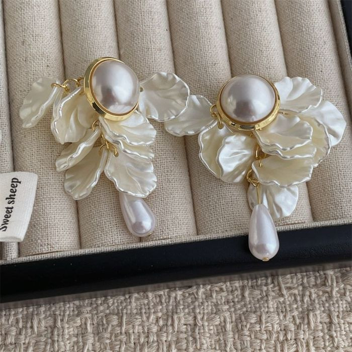 Серьги пусеты с жемчужными лепестками и каплями CJM48147 Серьги пусеты с жемчужными лепестками и каплями CJM48147