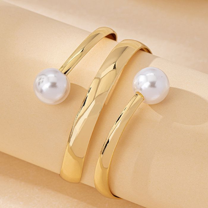 Жесткий браслет CJM86354