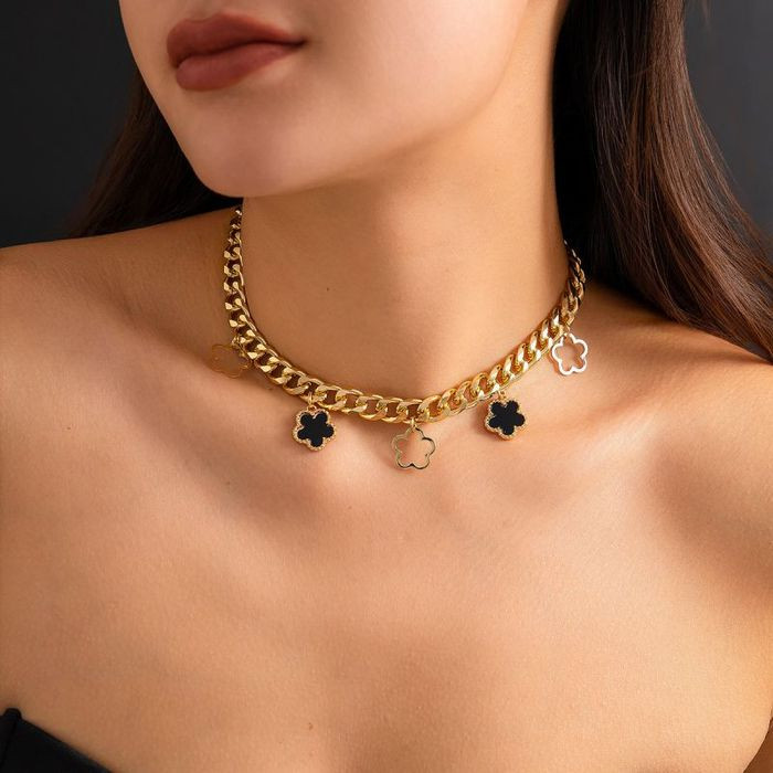 Золотистая цепочка с каскадом подвесок в форме клевера CJM58579