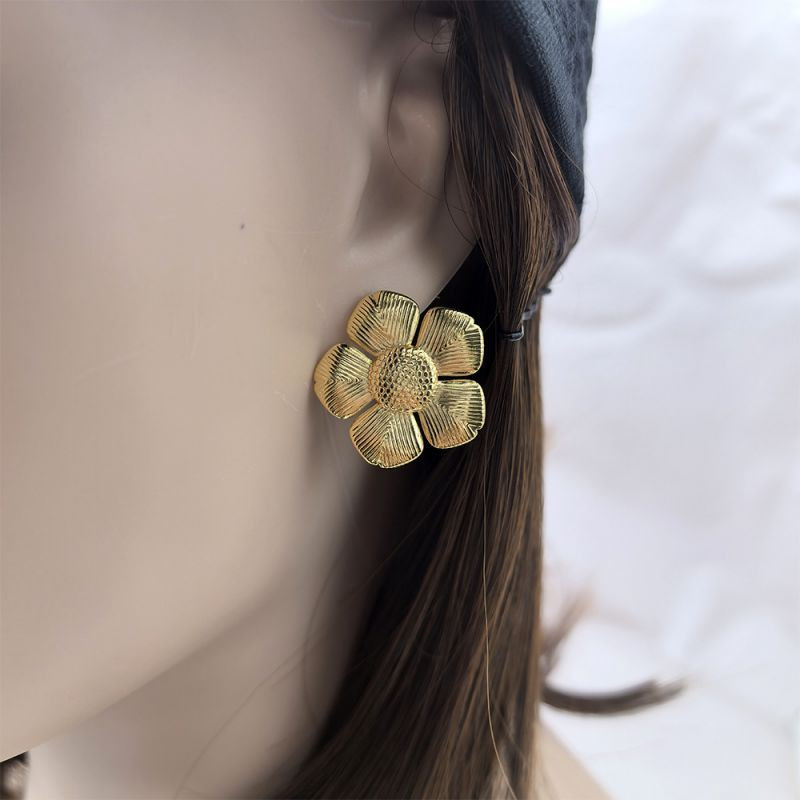 Серьги-пусеты Цветы матовые объемные CJL79249