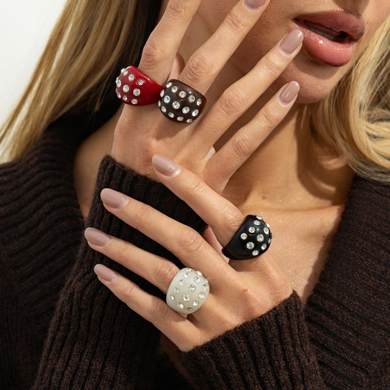 Кольцо широкое с шахматным узором CJT25660