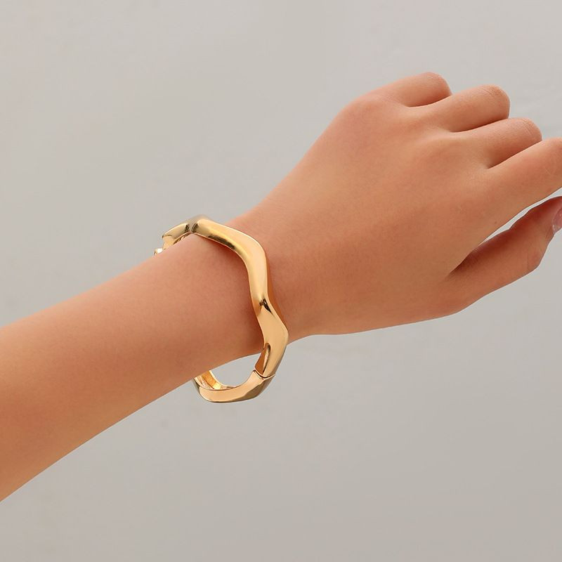 Жесткий браслет CJL97428 Жесткий браслет CJL97428