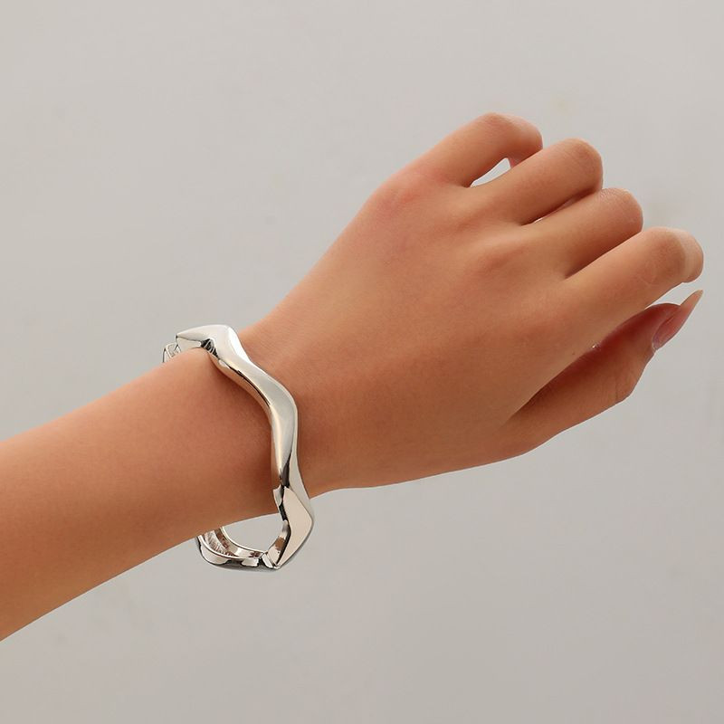 Жесткий браслет CJL97428 Жесткий браслет CJL97428