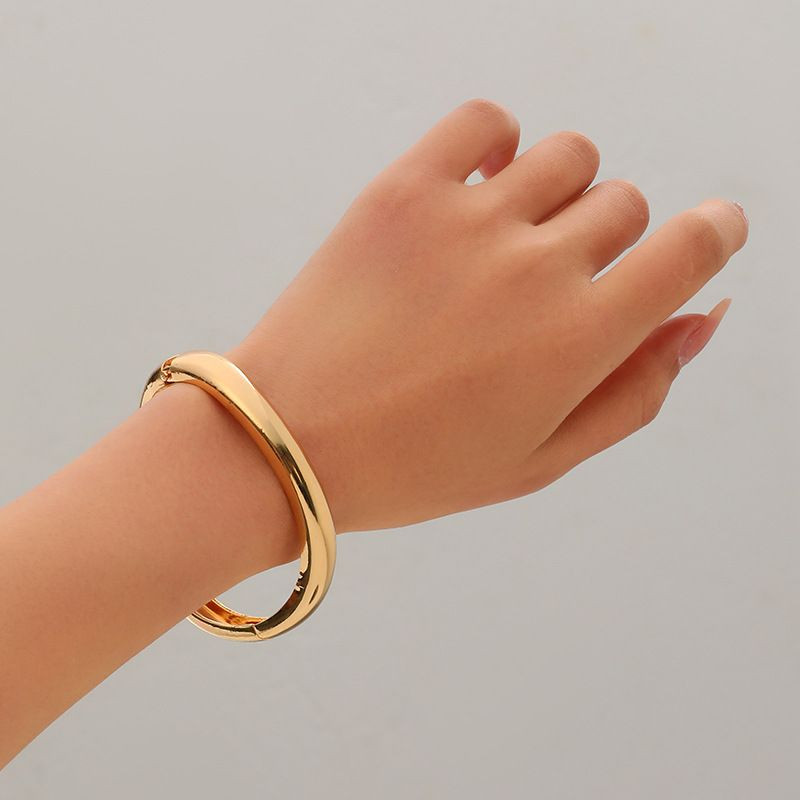 Жесткий браслет CJL97428 Жесткий браслет CJL97428