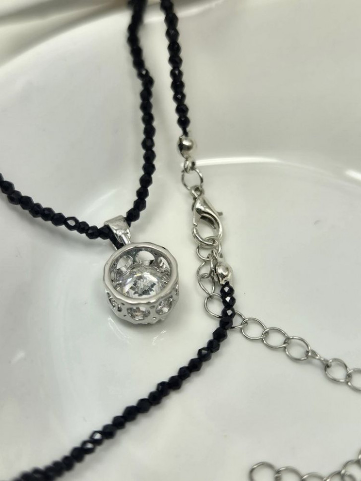 Бусы из черного бисера с фианитом в короне J10731CJJ