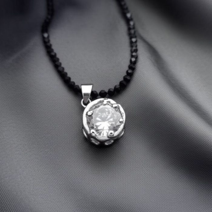 Бусы из черного бисера с фианитом в короне J10731CJJ