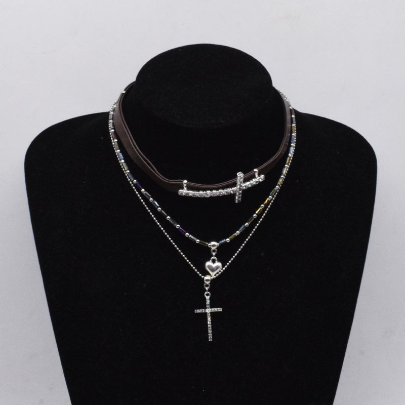Трехслойное колье с массивным крестом и металлическими шариками CJG49881