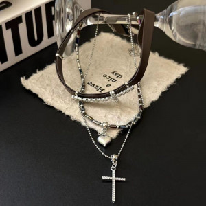 Трехслойное колье с массивным крестом и металлическими шариками CJG49881 Трехслойное колье с массивным крестом и металлическими шариками CJG49881