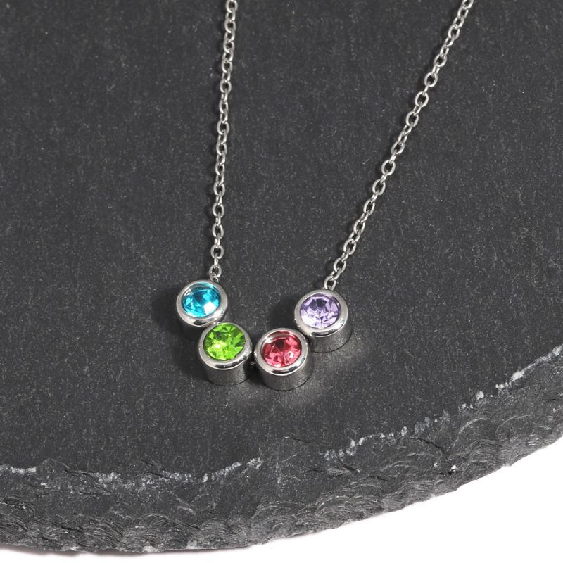 Изящное серебристое колье с четырьмя разноцветными кристаллами CJR61009 Изящное серебристое колье с четырьмя разноцветными кристаллами CJR61009