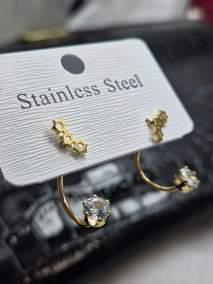 Серьги стальные звезды с напылением золотом J11518CJJ Серьги стальные звезды с напылением золотом J11518CJJ