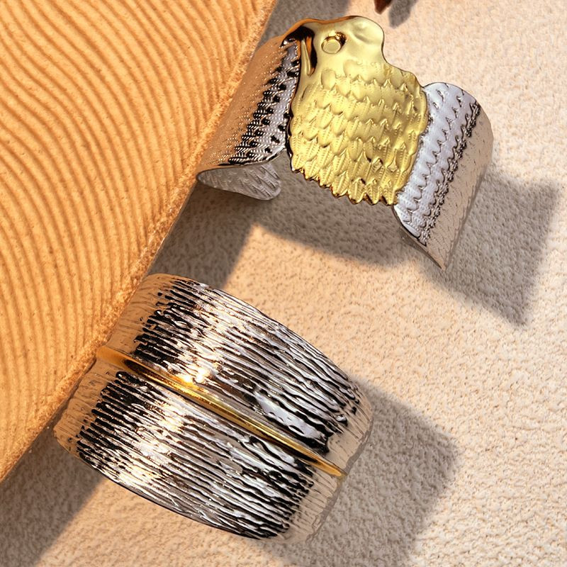 Браслет-кафф широкий с комбинированной фактурой CJM18933