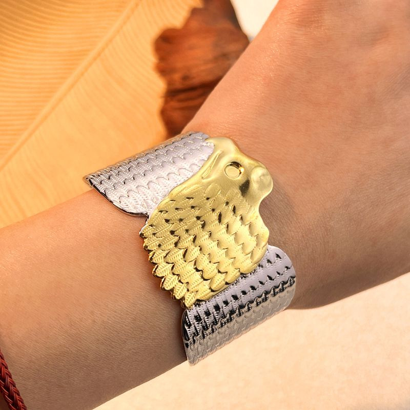 Браслет-кафф широкий с комбинированной фактурой CJM18933