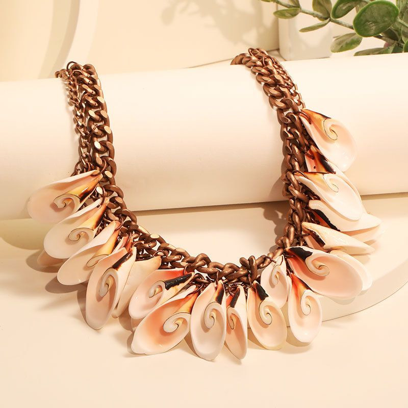 Колье-воротник из множества мелких перламутровых лепестков CJP62812 Колье-воротник из множества мелких перламутровых лепестков CJP62812