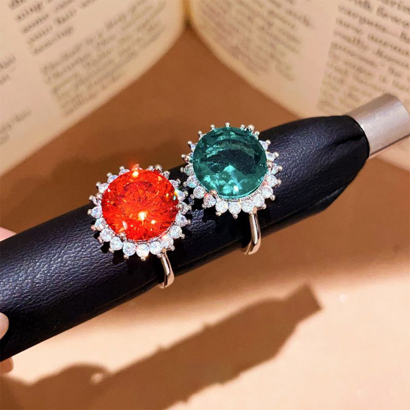 Серебряное винтажное кольцо с цирконом CJZ38827