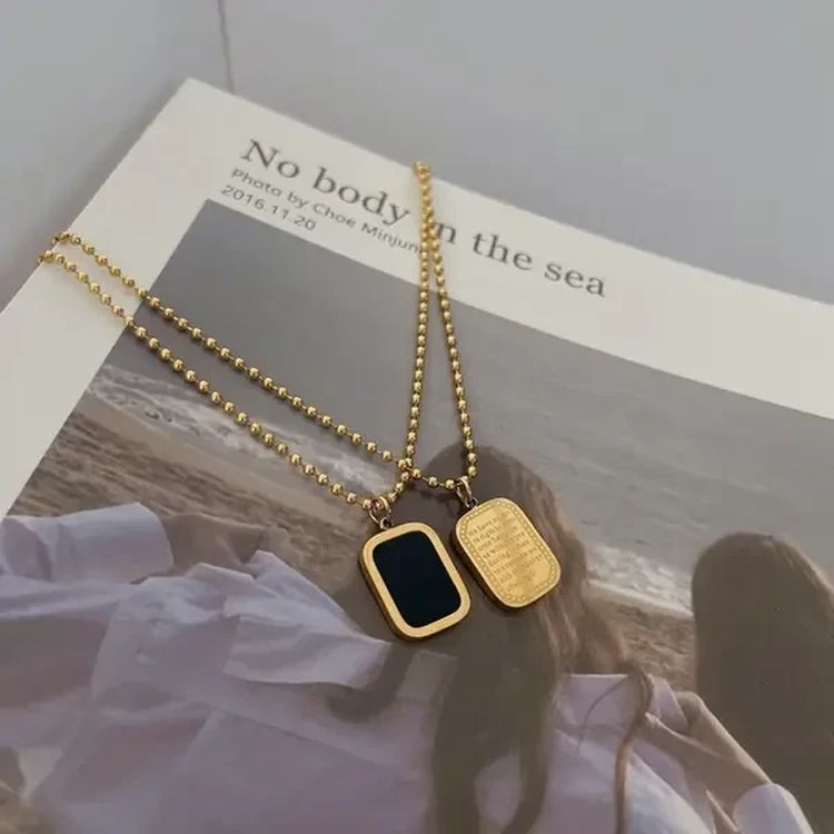 Цепочка стальная с напылением золотом и черным прямоугольным кулоном J10156CJJ