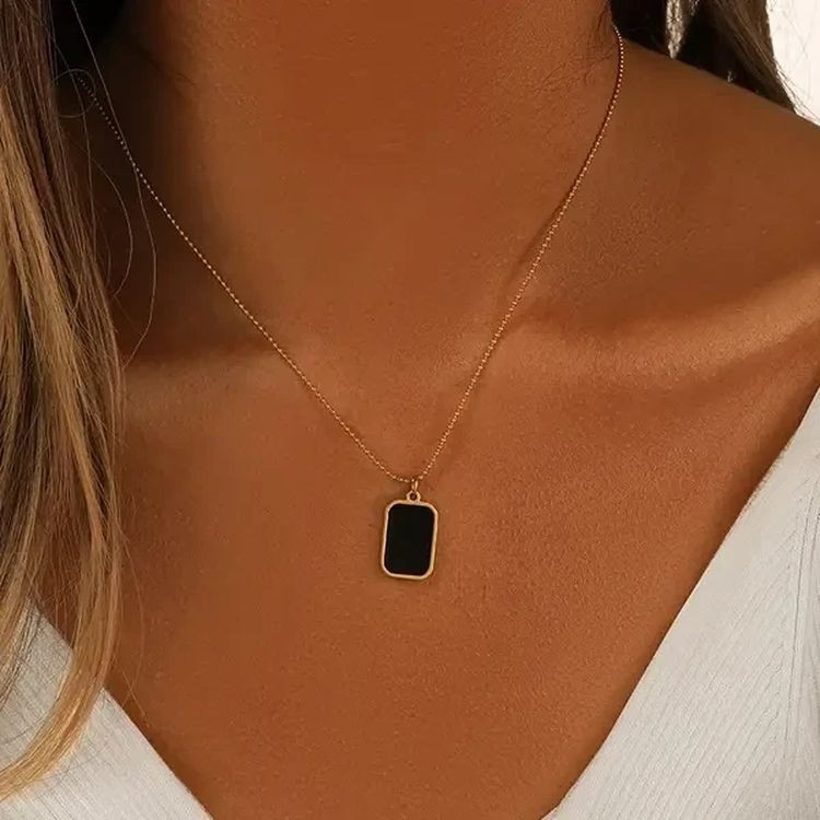 Цепочка стальная с напылением золотом и черным прямоугольным кулоном J10156CJJ